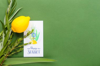 Renk arkaplanına Sukkot festival simgeleri ve tebrik kartı