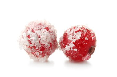 Beyaz arka planda lezzetli yaban mersini