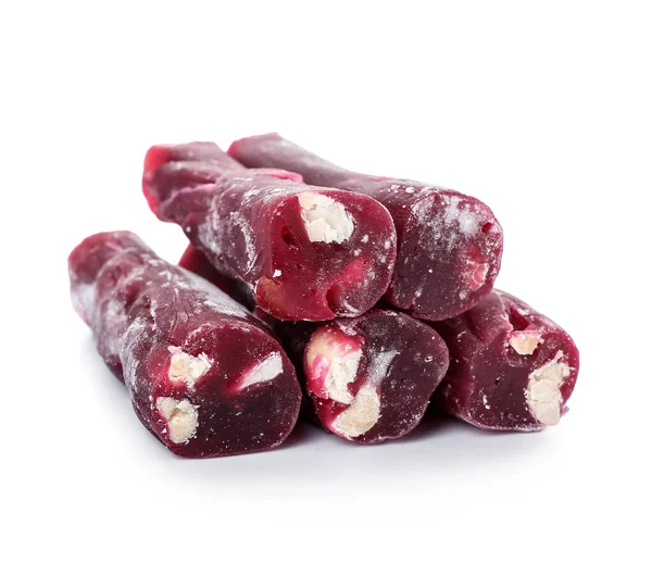 Beyaz arka planda lezzetli Türk lokumu