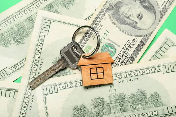 Key House Shaped Keychain Money Color Background Closeup — Stock Photo, Image