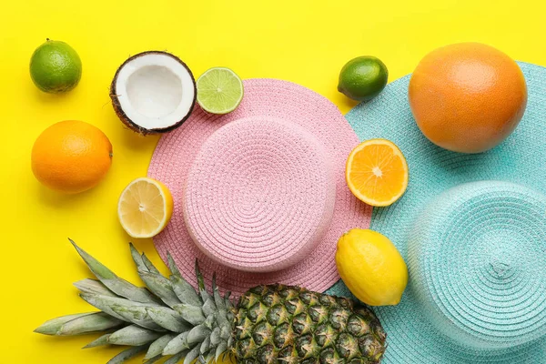Composition Stylish Hats Fruits Color Background — Stock Photo, Image