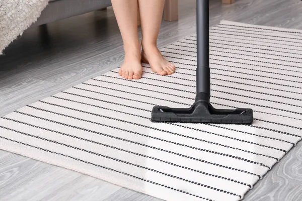 Woman Vacuuming Carpet Home — Stock Photo, Image