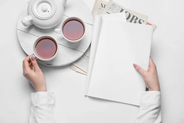 Woman Cups Tea Reading Blank Magazine Light Background — Stock Photo, Image