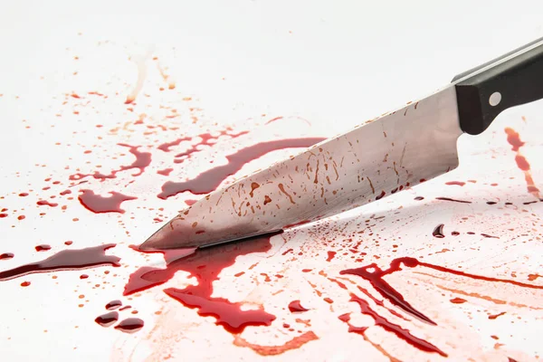 Cuchillo Con Gotas Sangre Sobre Fondo Blanco — Foto de Stock