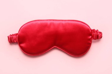 Renkli arkaplanda şık bir uyku maskesi