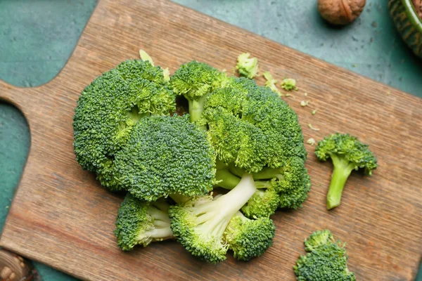 Bord Met Gezonde Broccoli Kool Kleur Achtergrond — Stockfoto