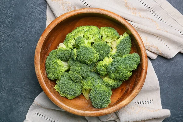 Mangkuk Dengan Brokoli Sehat Kubis Pada Latar Belakang Gelap — Stok Foto
