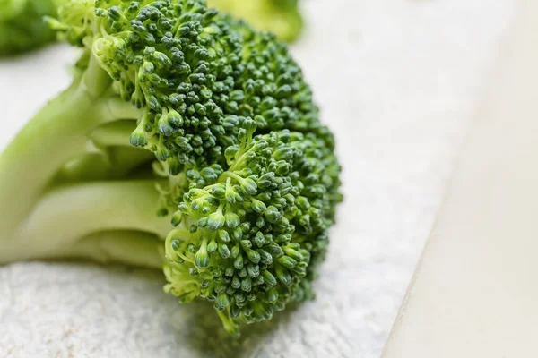 Brokoli Sehat Kubis Pada Latar Belakang Cahaya Closeup — Stok Foto