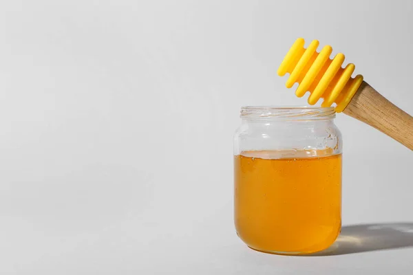 Jar Sweet Honey Dipper Grey Background Closeup — Stock Photo, Image