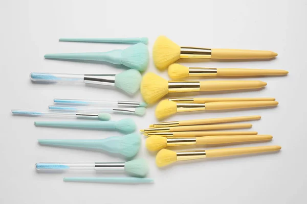 Açık Arkaplanda Farklı Stil Makyaj Fırçaları — Stok fotoğraf