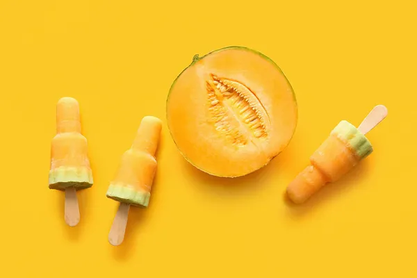 Tasty Melon Popsicles Color Background — Stock Photo, Image