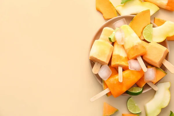 Plate Tasty Melon Popsicles Color Background — Stock Photo, Image