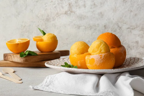 Plate Tasty Ice Creams Orange Peels Light Background — Stock Photo, Image