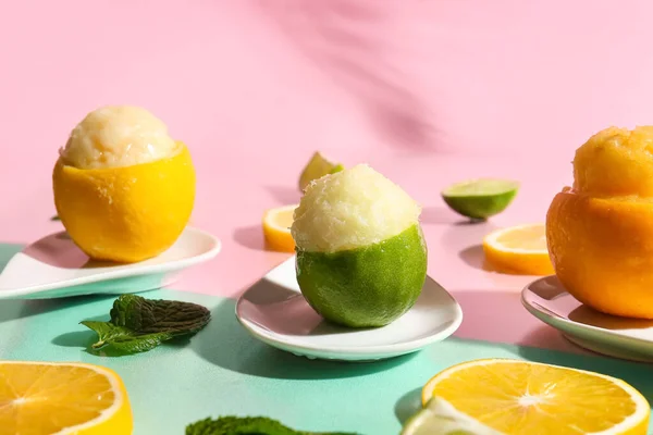Plate Tasty Ice Creams Citrus Fruit Peels Color Background — Stock Photo, Image