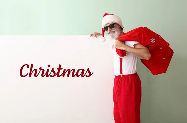 Cool Santa Claus Plakát Textem Christmas Barevném Pozadí — Stock fotografie