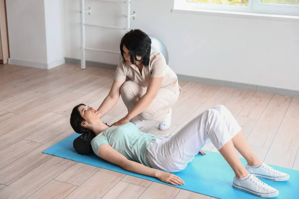 Female Physiotherapist Working Young Woman Mat Rehabilitation Center — Stock Photo, Image