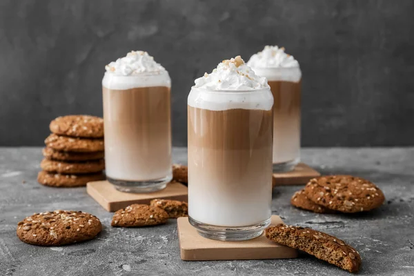 Glasses Tasty Latte Nuts Grunge Background — Stock Photo, Image