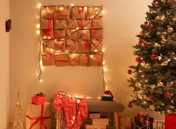 Árvore Natal Calendário Advento Pendurados Parede Quarto — Fotografia de Stock