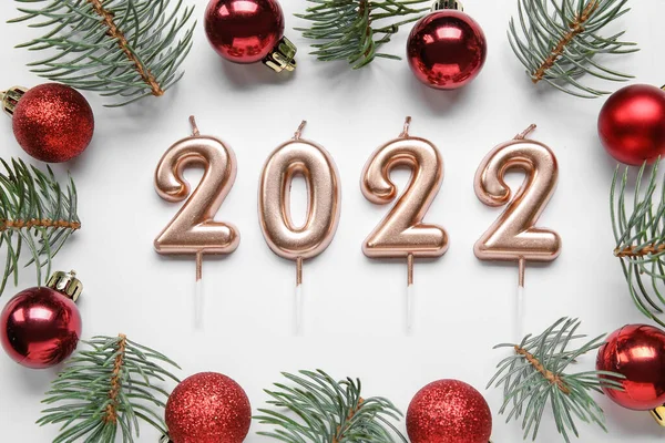 Composición Con Ramas Abeto Bolas Navidad Figura 2022 Sobre Fondo — Foto de Stock