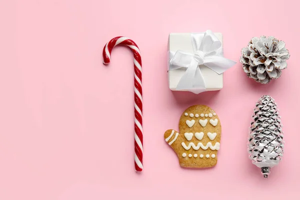 Bela Composição Natal Com Cana Açúcar Biscoito Fundo Rosa — Fotografia de Stock