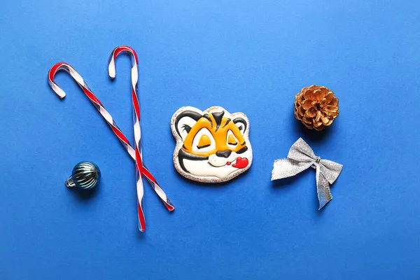 Beautiful Christmas Composition Decorations Tasty Cookie Shape Tiger Blue Background — Stock Photo, Image