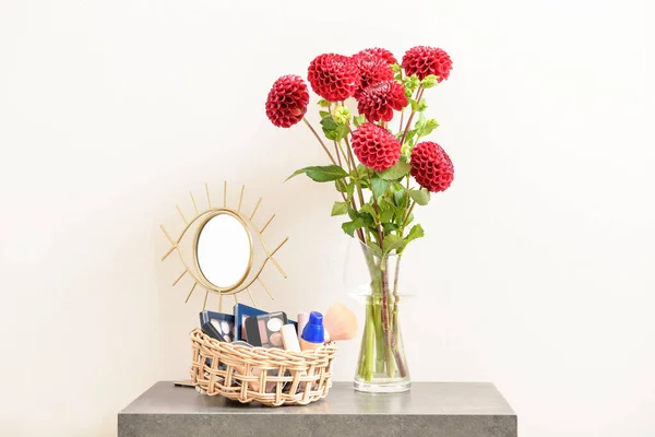 Vase Beautiful Dahlia Flowers Mirror Cosmetics Table Color Wall — Stock Photo, Image