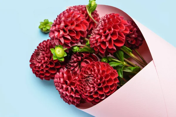 Bouquet Beautiful Dahlias Wrapped Paper Color Background Closeup — Stock Photo, Image
