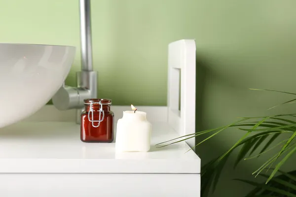 Velas Aroma Cerca Del Lavabo Mesa Baño — Foto de Stock