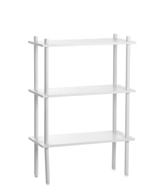 Beyaz arkaplanda modern boş kitaplık