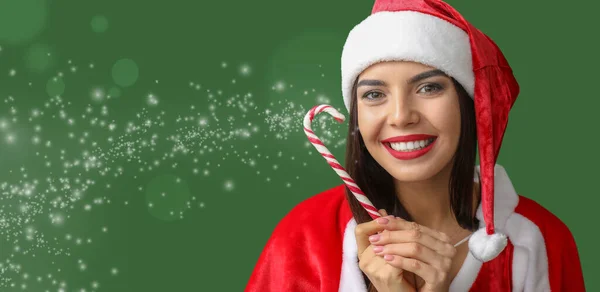 Hermosa Mujer Joven Traje Santa Claus Con Bastón Caramelo Fondo —  Fotos de Stock