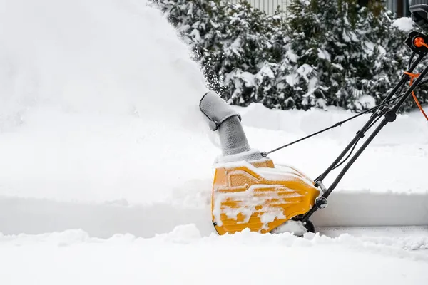 Removing Snow Yard — Stock Photo, Image