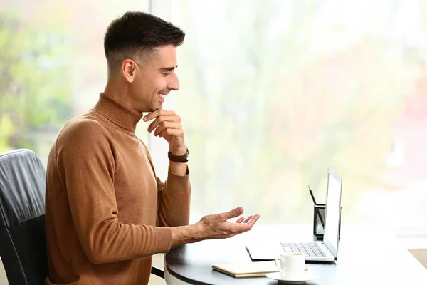 Specialist Interviewing Candidate Online — Stock Photo, Image