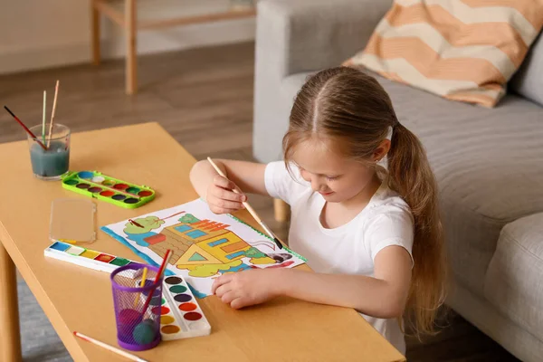 Niña Pintando Con Acuarelas Casa — Foto de Stock