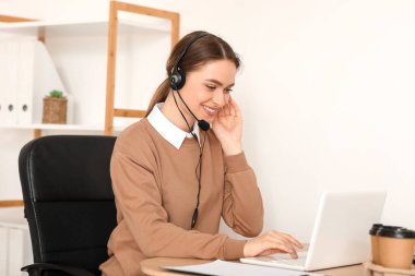 Ofiste çalışan teknik destek Ajan
