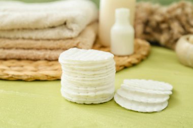 Masada temiz pamuk pedler, yakın çekim.