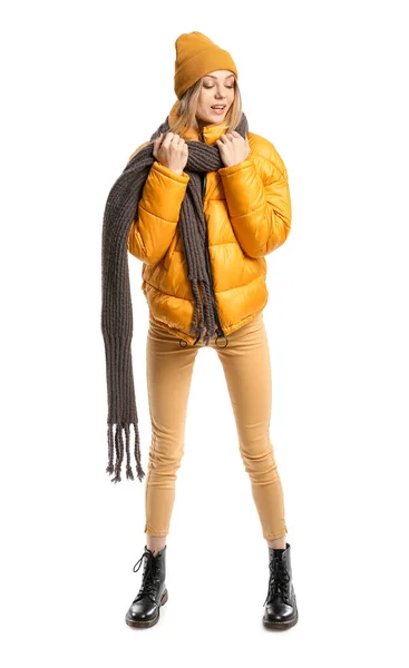 Модна Жінка Теплому Шарфі Капелюсі Білому Тлі — стокове фото