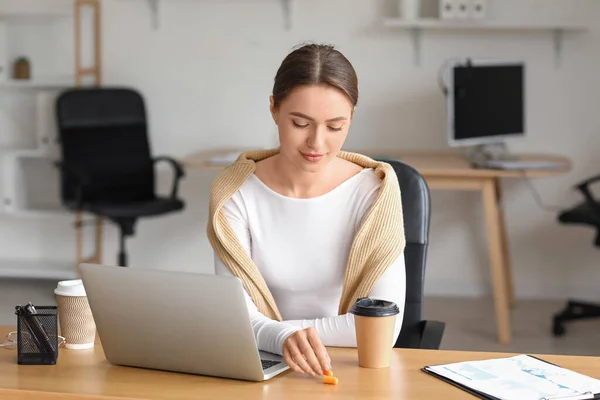 Young Woman Earplugs Working Office — Stock Photo, Image