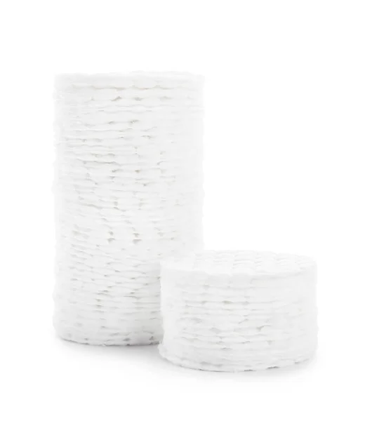 白い背景に隔離されたきれいな綿のパッドのスタック — ストック写真