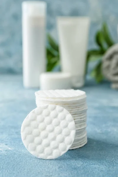 Stack New Clean Cotton Pads Table — Stock Photo, Image