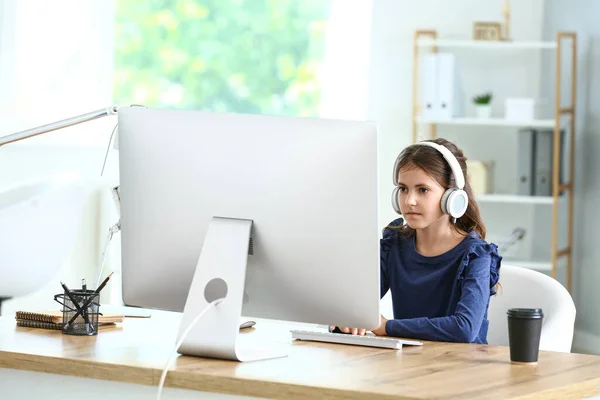 Cute Little Programmer Using Computer Office — Stock Photo, Image