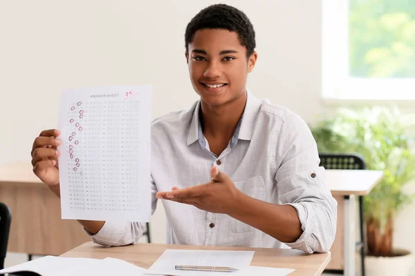Happy African American Student Answer Sheet School Test Classroom — Stock Photo, Image