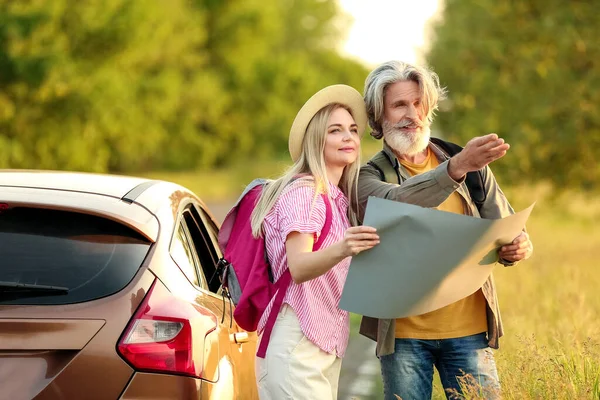 Happy Mature Couple Road Map Car Countryside — Stock Photo, Image