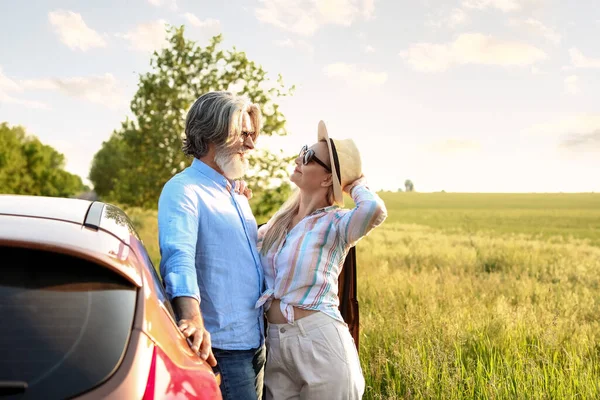 Happy Mature Couple Car Countryside — Stock Photo, Image