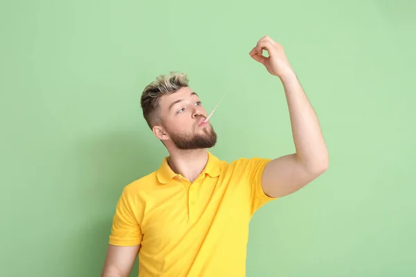 Funny Young Man Chewing Gum Color Background — Stock Photo, Image