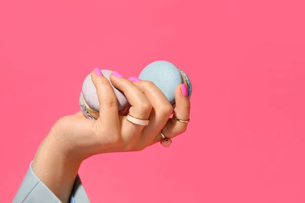 Woman Beautiful Manicure Stylish Jewelry Holding Macarons Color Background — Stock Photo, Image