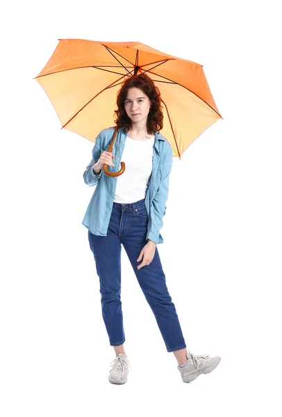 Csinos Tizenéves Lány Nyitott Narancs Esernyő Fehér Háttér — Stock Fotó
