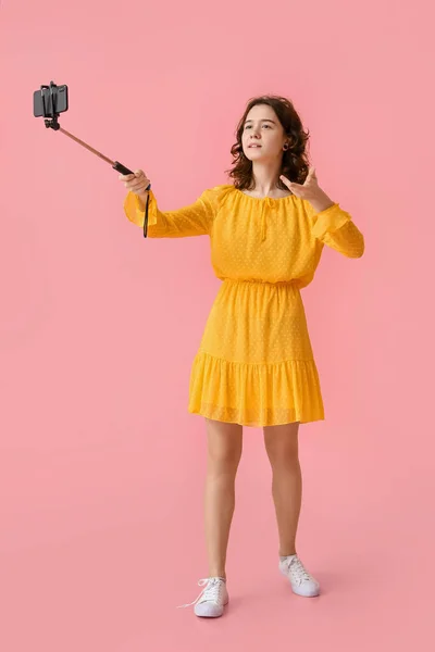 Pretty Teenage Girl Taking Video Pink Background — Stock Photo, Image