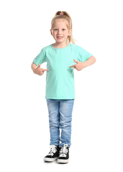 Niña Con Cola Caballo Apuntando Camiseta Azul Sobre Fondo Blanco —  Fotos de Stock