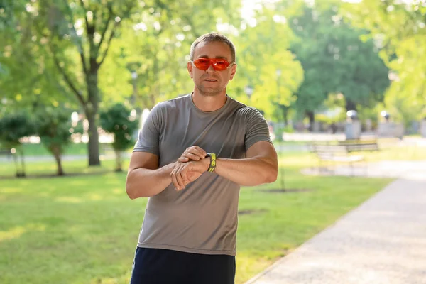 Male Runner Checking Pulse Outdoors — Stock Photo, Image