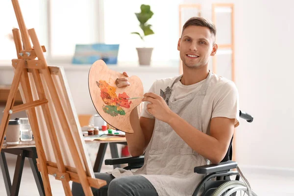 Young Handicapped Artist Painting Workshop — Stock Photo, Image